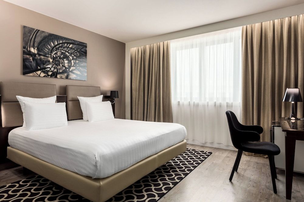 AC Hotel Paris Porte Maillot by Marriott 1