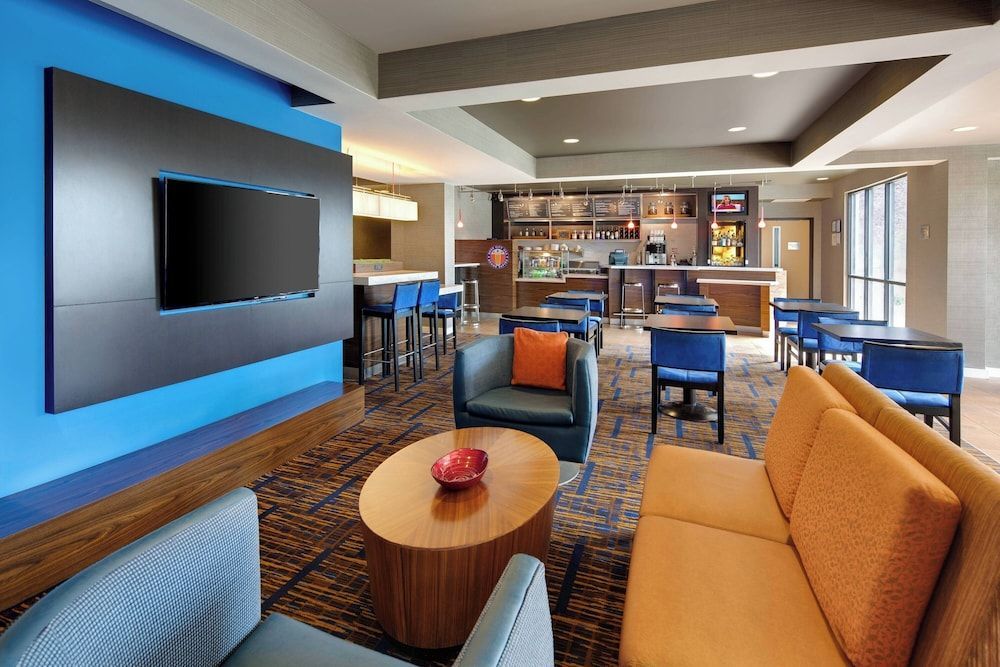 Courtyard Grand Rapids Airport 2