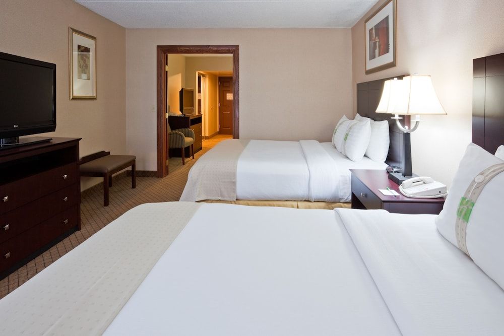 Holiday Inn & Suites WAUSAU-ROTHSCHILD by IHG 1