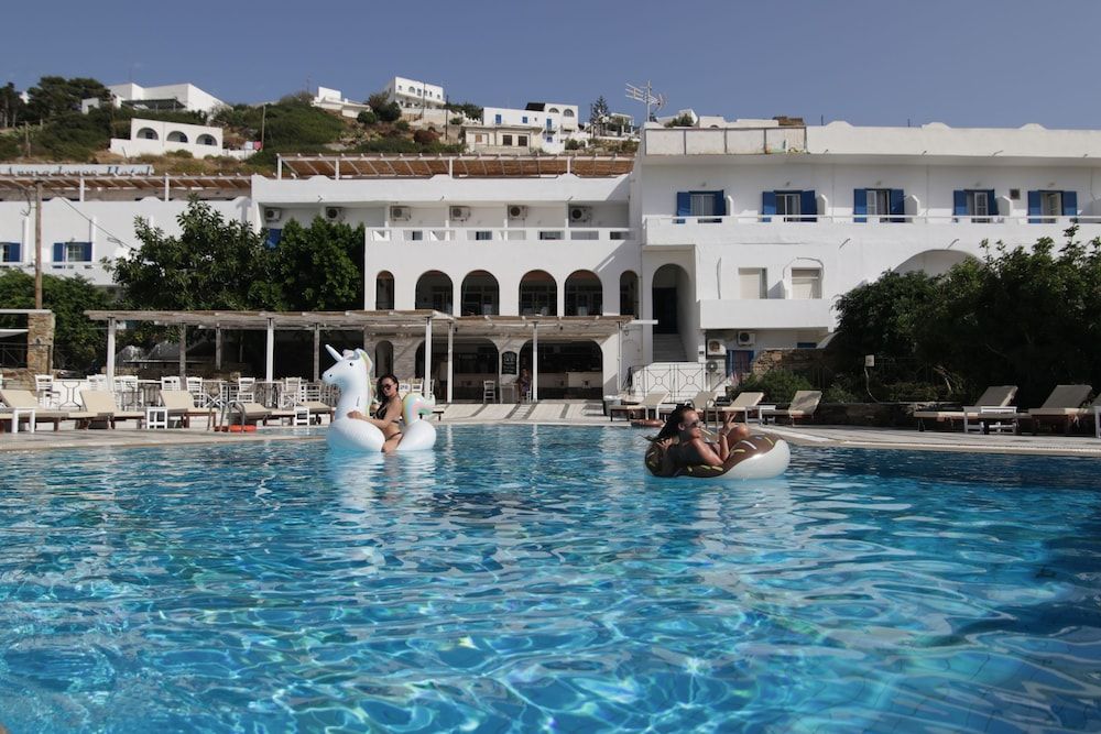 Armadoros Hotel / Ios Backpackers 1