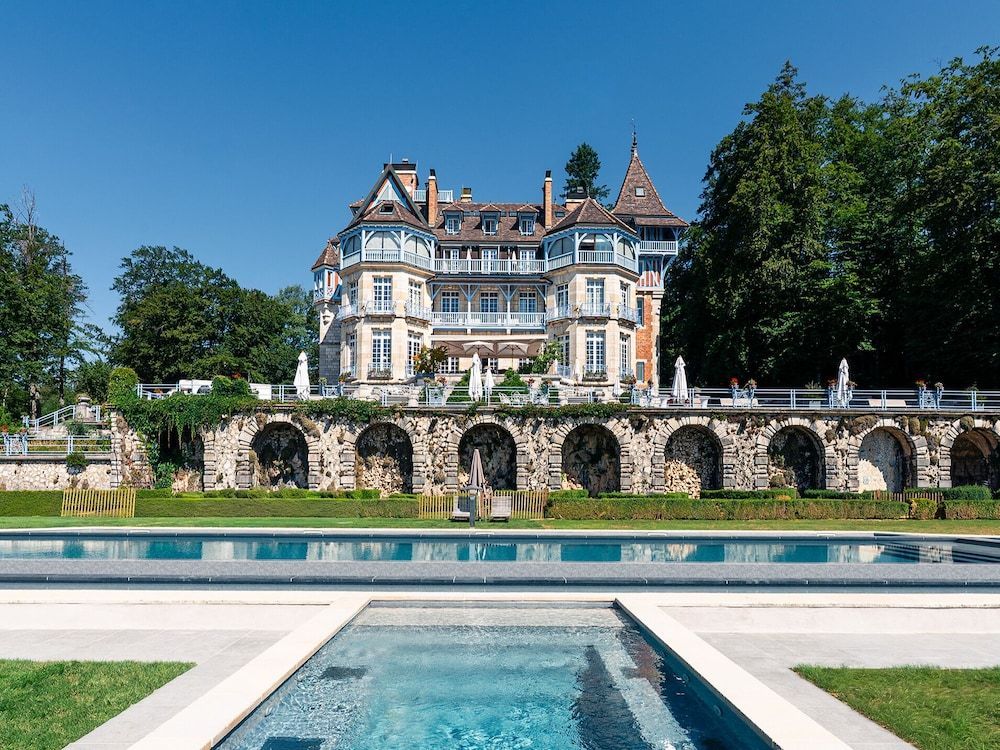 Château des Avenieres 1