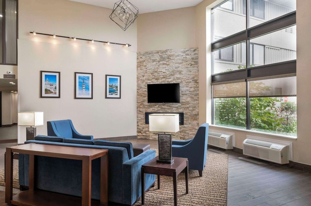 Comfort Inn & Suites Indianapolis Northwest - College Park 2