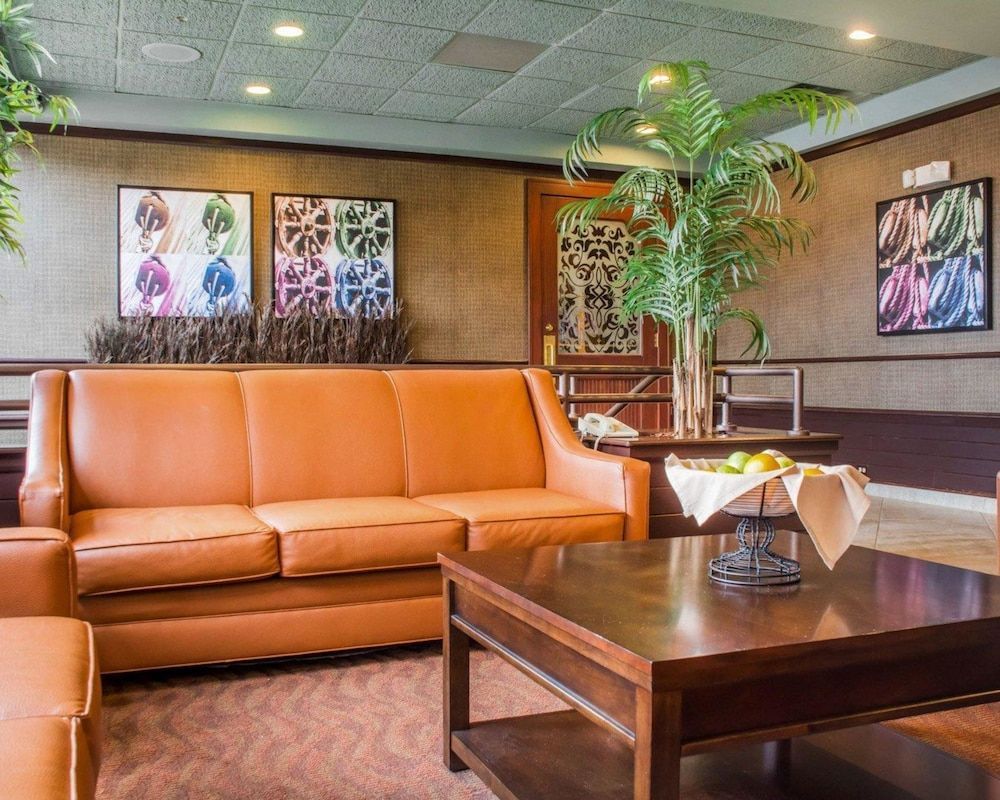 Clarion Hotel & Suites Riverfront 2