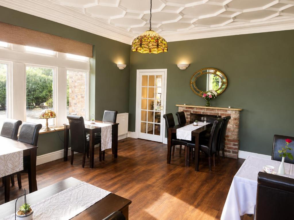 Heath Cottage Hotel 2