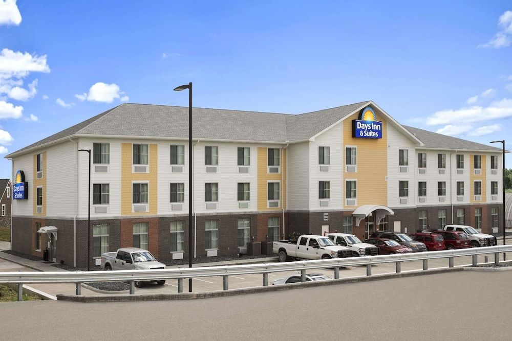 Days Inn & Suites by Wyndham Belmont 1