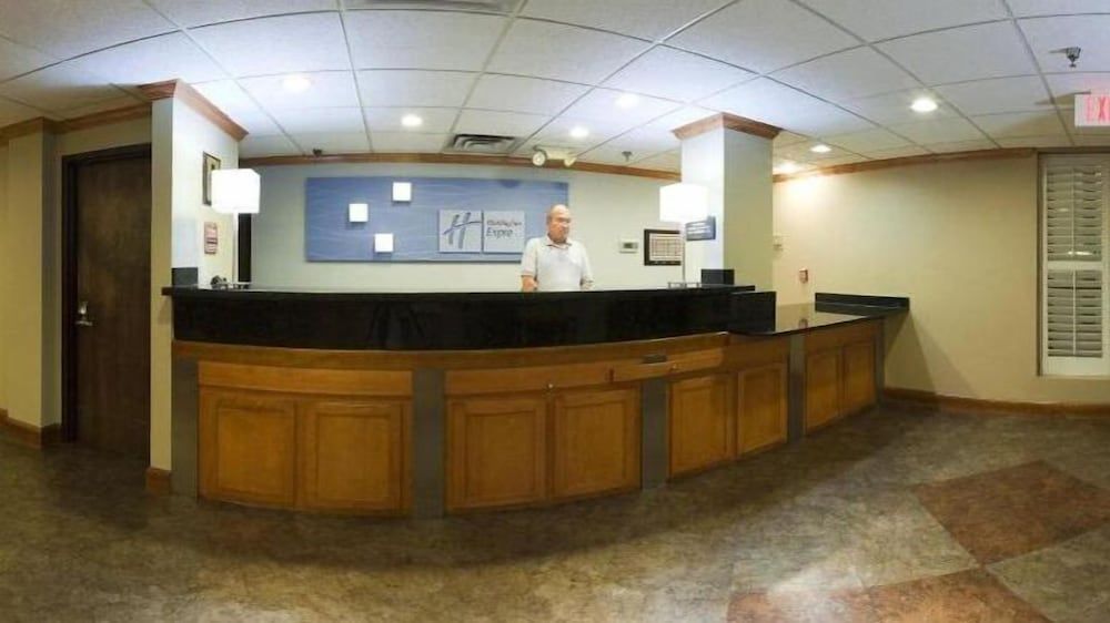 Holiday Inn Express & Suites FAYETTEVILLE-UNIV OF AR AREA by IHG 2