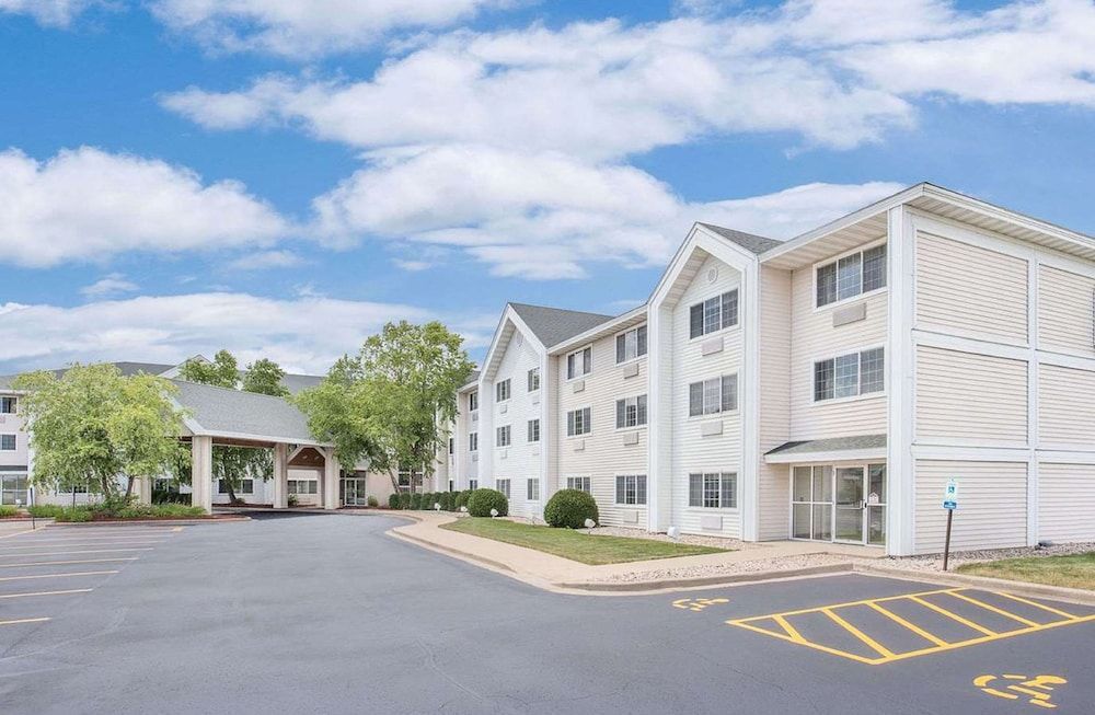 Cobblestone Suites - Oshkosh 1