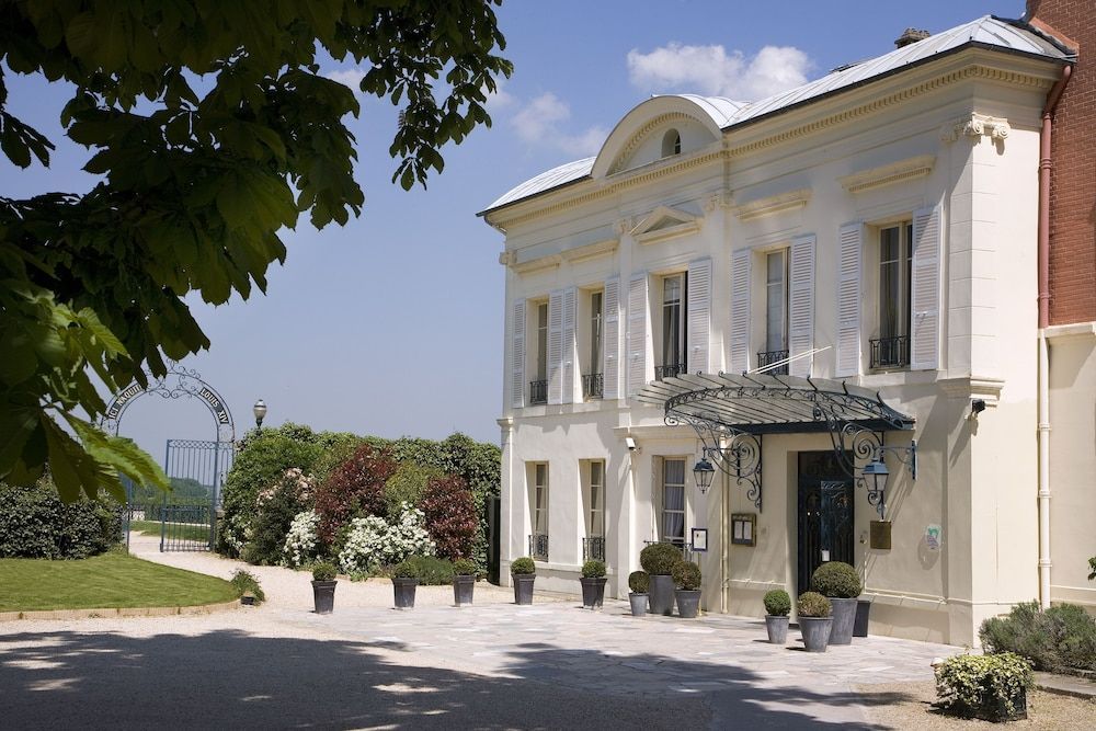 Hôtel Pavillon Henri IV 1