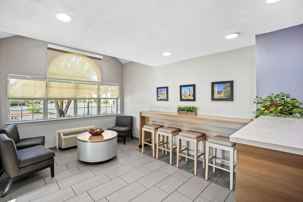 Microtel Inn by Wyndham Greensboro 2