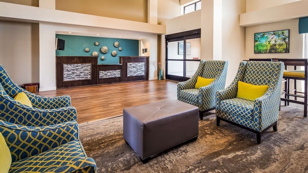 Best Western Plus Yadkin Valley Inn & Suites 2