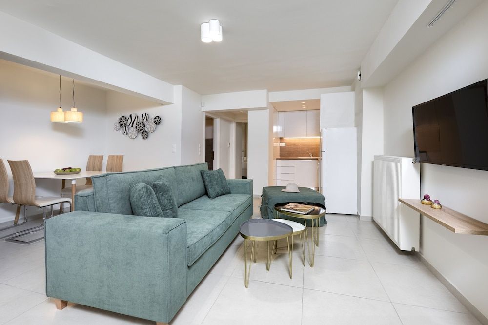 Mystique One Bedroom Apartment by BluPine 1