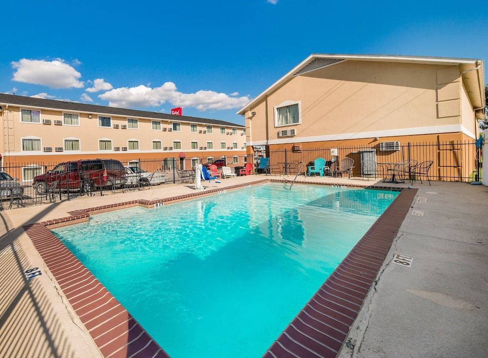 Red Roof Inn & Suites Denton 1