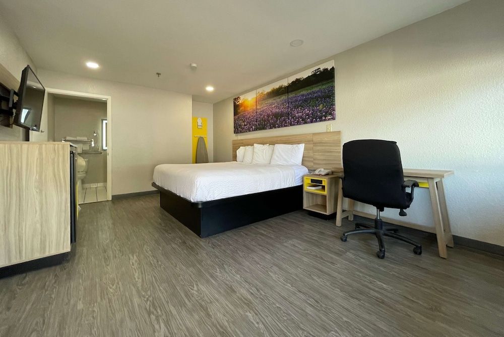 Days Inn by Wyndham Near Seaworld San Antonio 1