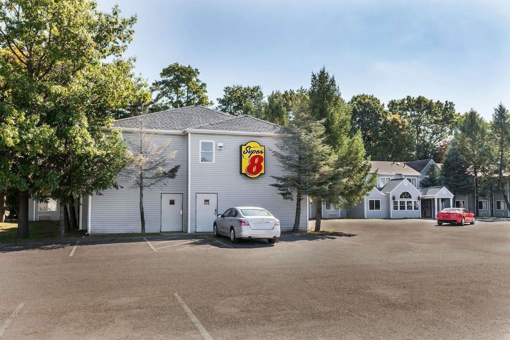 Super 8 by Wyndham Schenectady/Albany Area 1