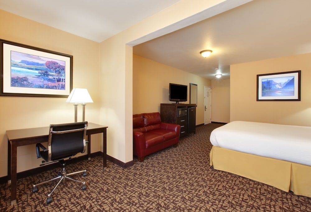 Holiday Inn Express OAKDALE by IHG 2