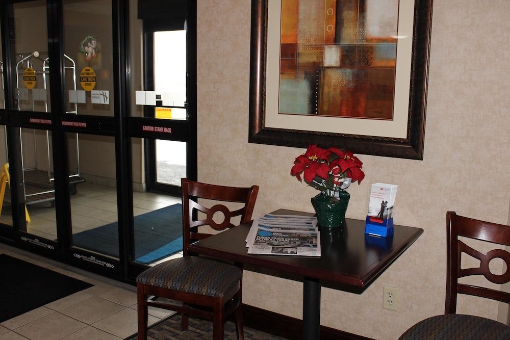 Holiday Inn Express & Suites KANSAS CITY-LIBERTY (HWY 152) by IHG 2