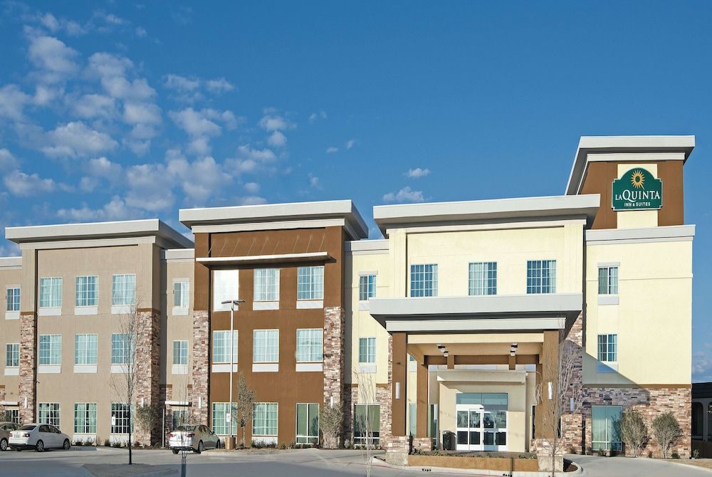 La Quinta Inn & Suites by Wyndham Fort Worth West - I-30 1