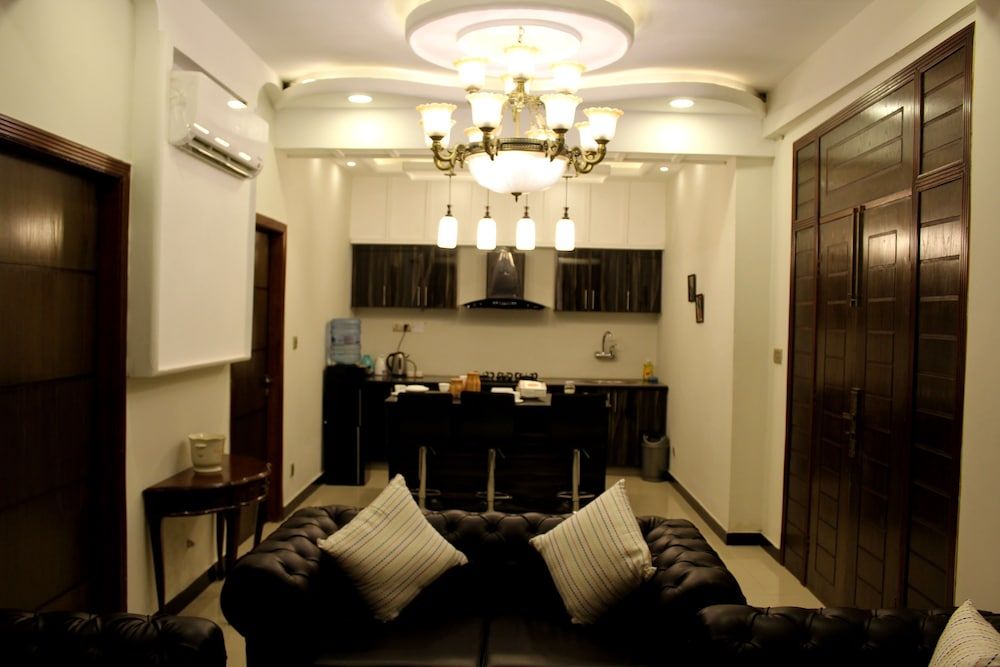 luxes Inn 1