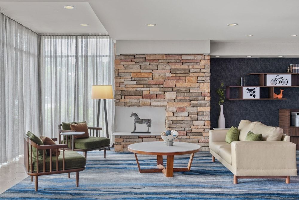 Fairfield Inn & Suites by Marriott Alexandria 1