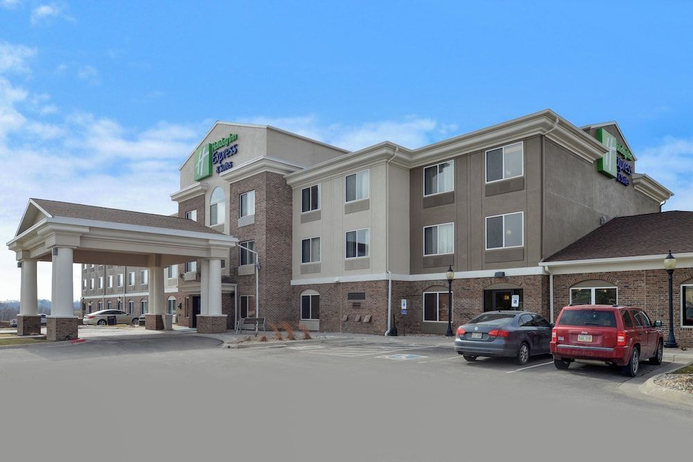 Holiday Inn Express & Suites OMAHA WEST by IHG 1