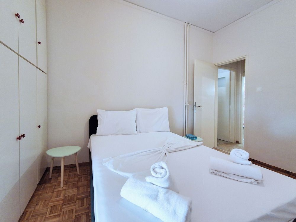 Comfortable Apt near Larissis Metro 2