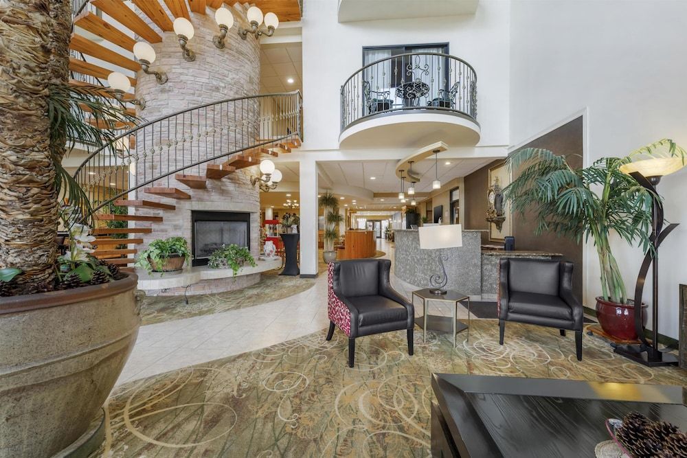 Best Western Plus Swiss Chalet Hotel & Suites 2