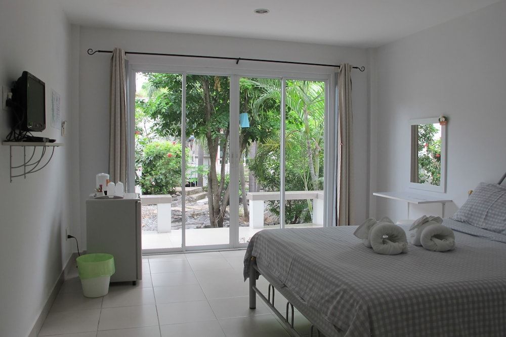 Charlie's Bungalow 2