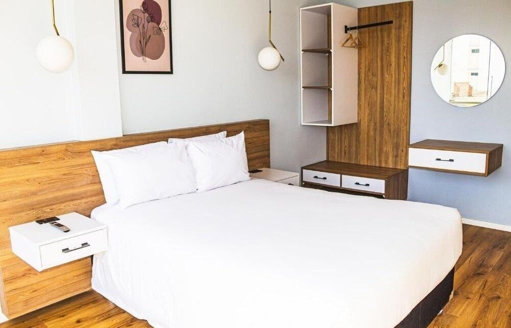 HUB HOTELS 2