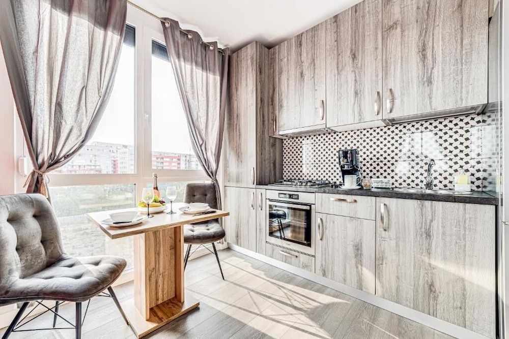 ARI - AFI Mall Luxurious Apartments 2