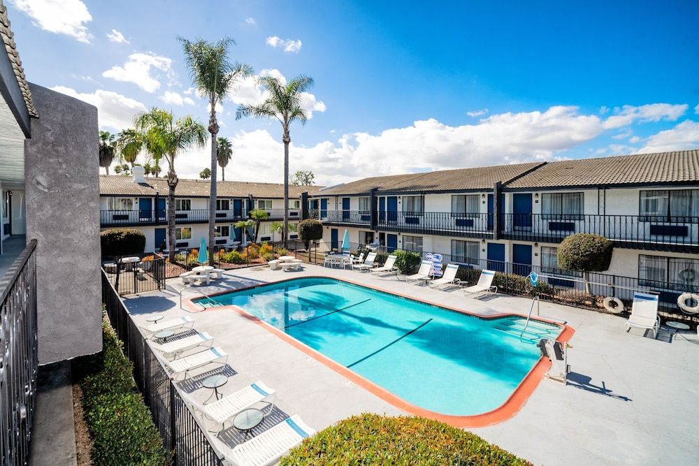 The Buena Park Hotel & Suites 1