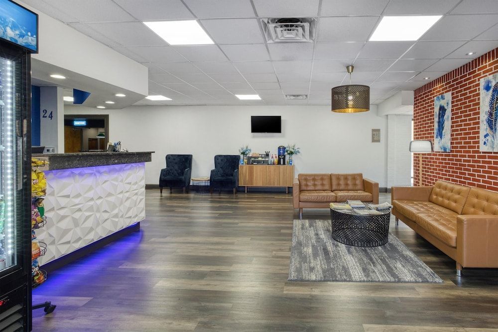 SureStay by Best Western Greenville 2