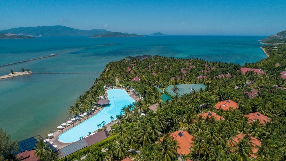 Diamond Bay Resort & Spa 1