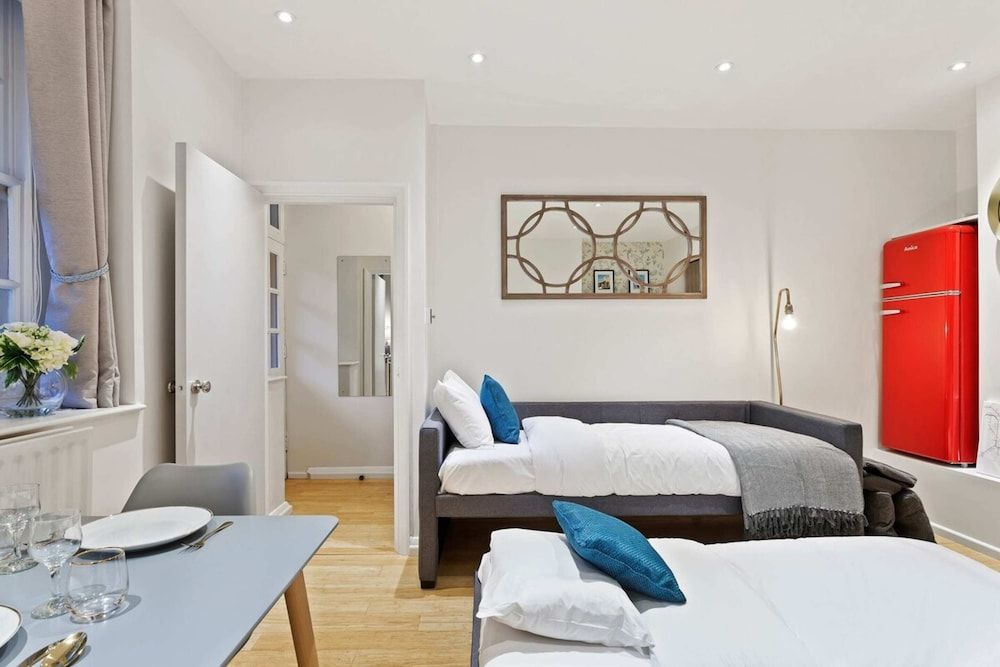 Trendy 1 Bedroom Apartment in the Heart of London 2