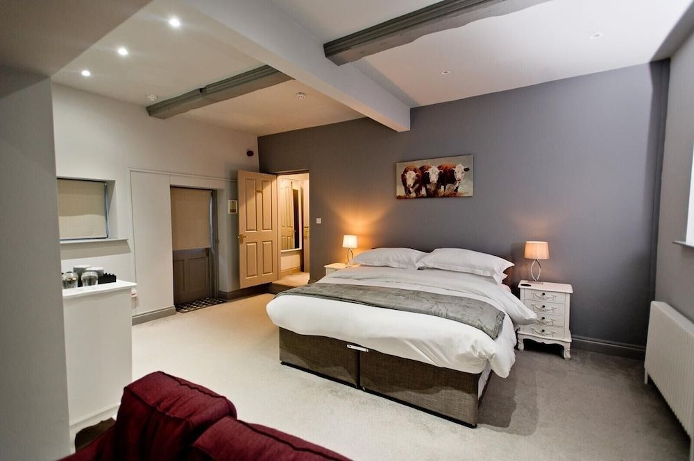 Glewstone Court Country House Hotel 1