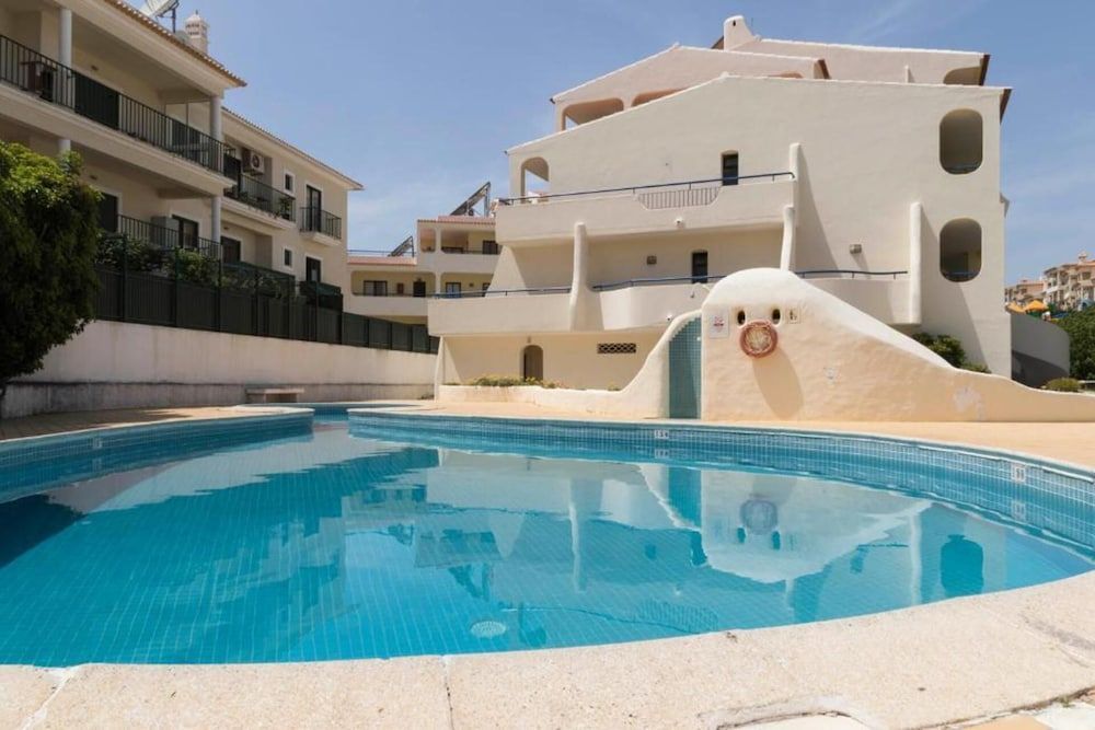 Stunning Olhos do Mar Apt, Albufeira 1