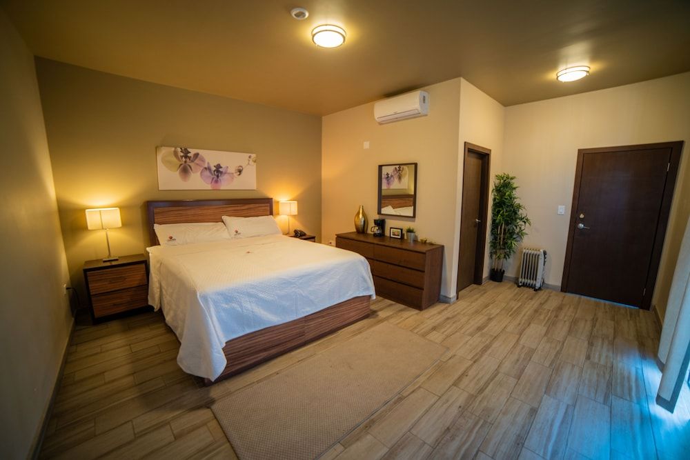 California Comfort & Suites 1