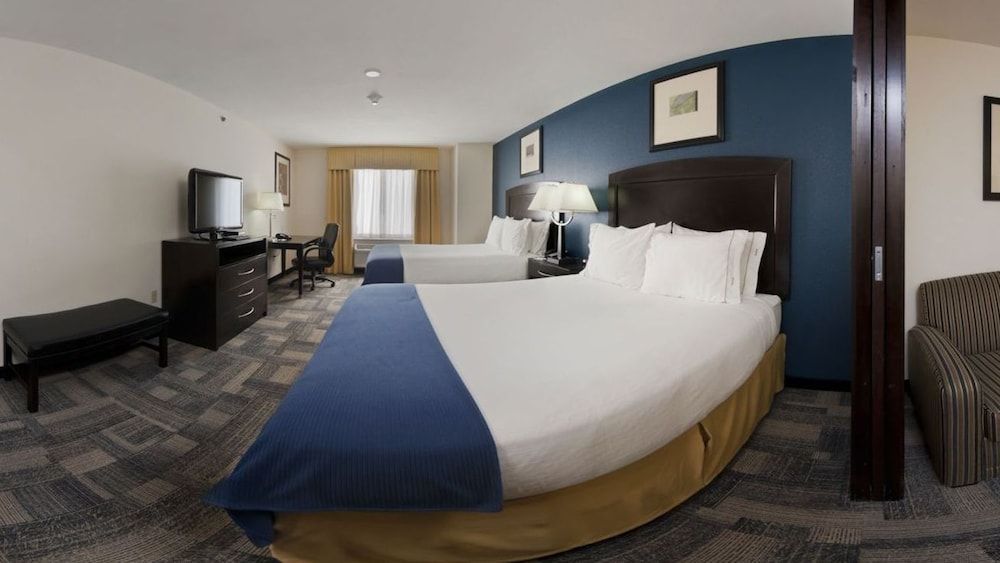 Holiday Inn Express & Suites PEKIN (PEORIA AREA) by IHG 2