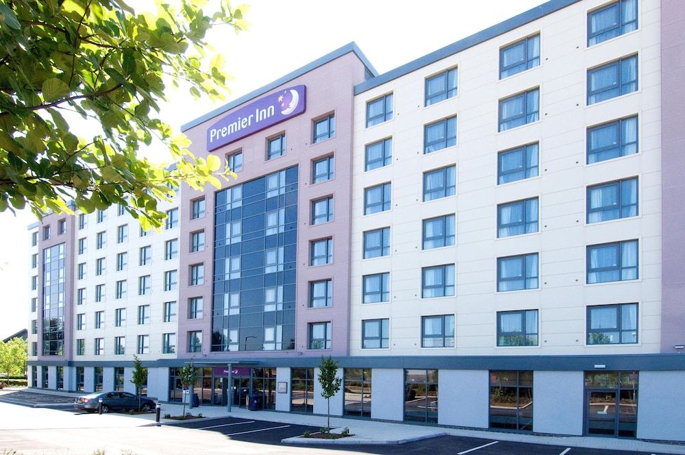 Premier Inn London Gatwick Manor Royal 1
