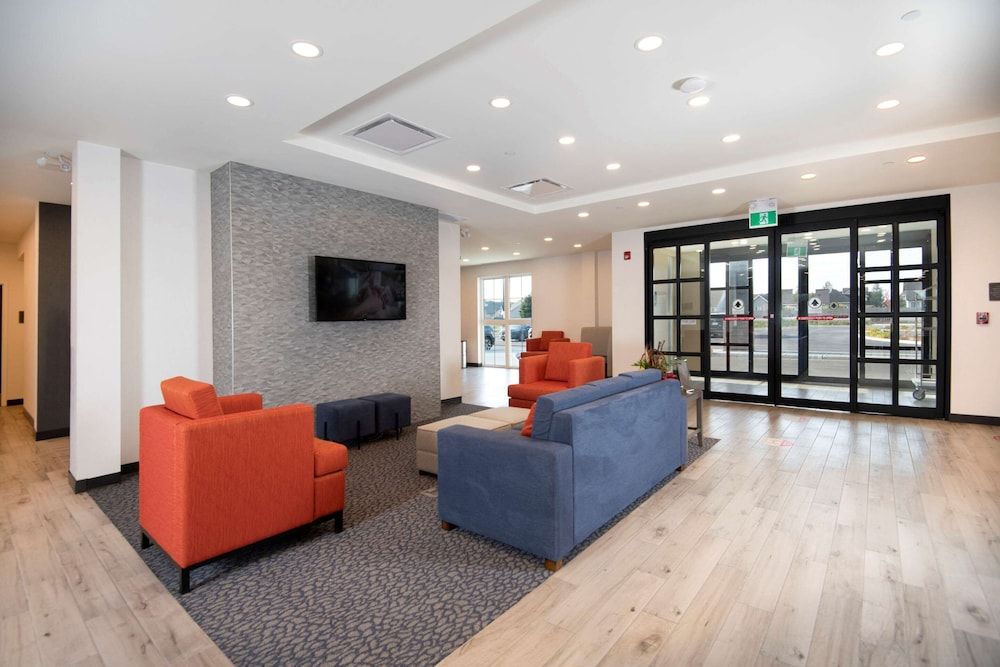 Comfort Inn & Suites 2