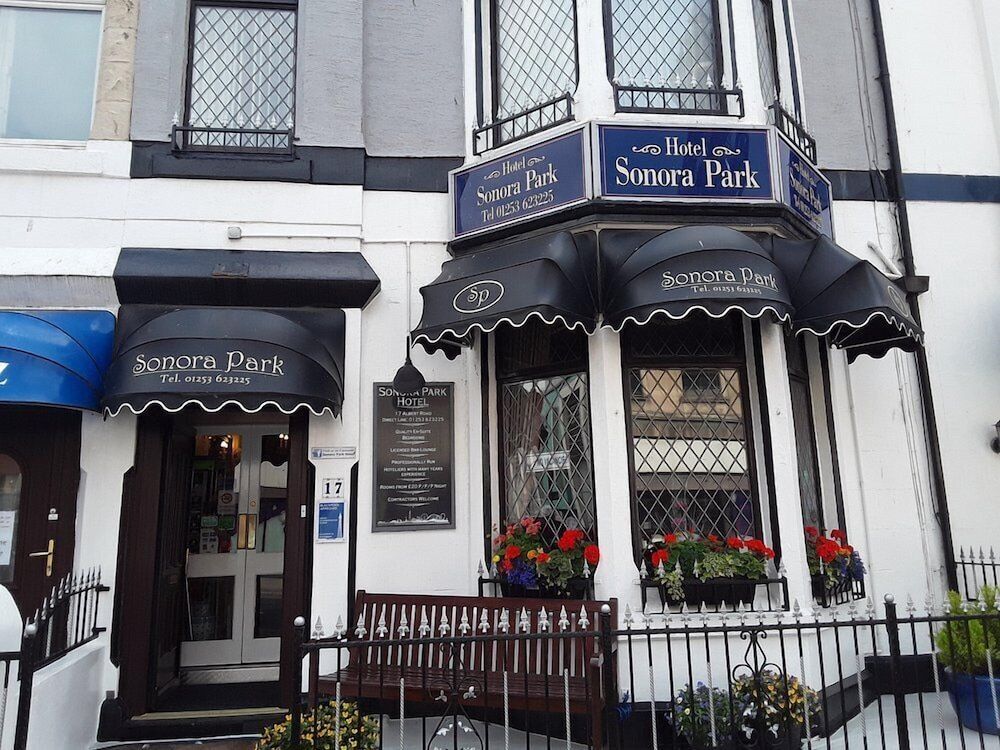 The Sonora Park Hotel 1