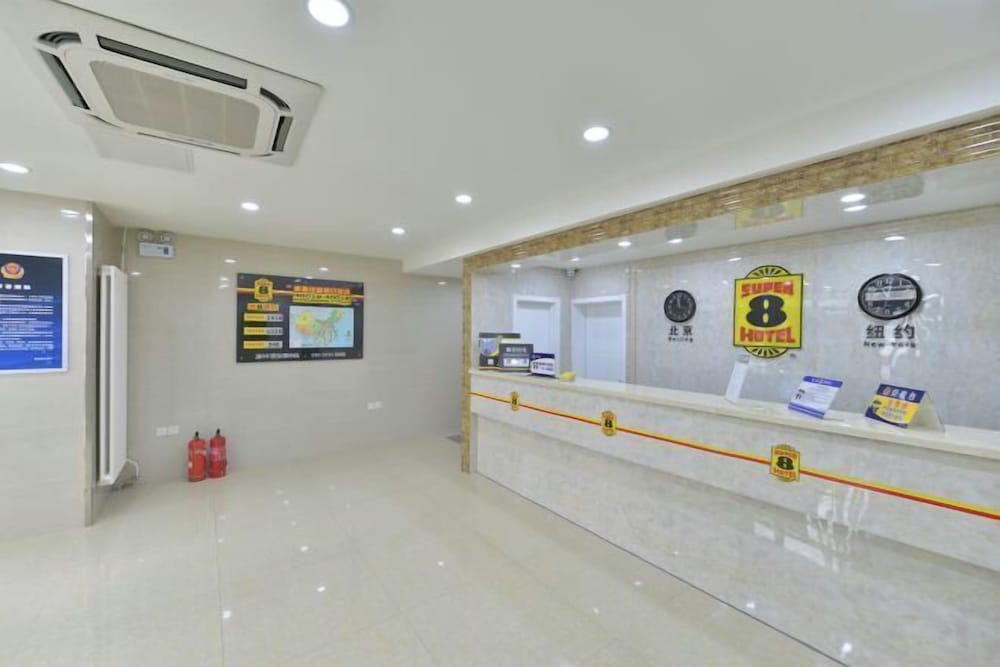 Super 8 Hotel (Liujiayao Metro Station) 2
