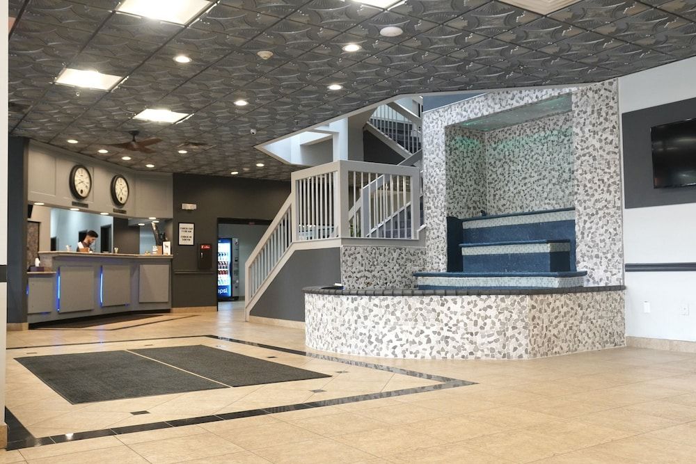 American Inn & Suites 2