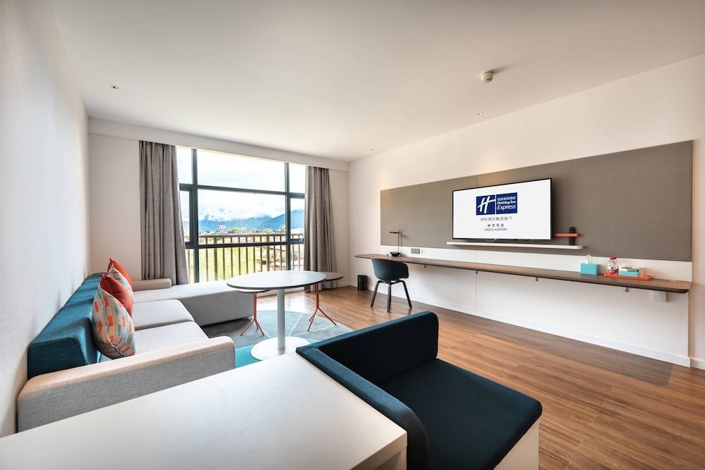 Holiday Inn Express Linzhi Airport by IHG 1