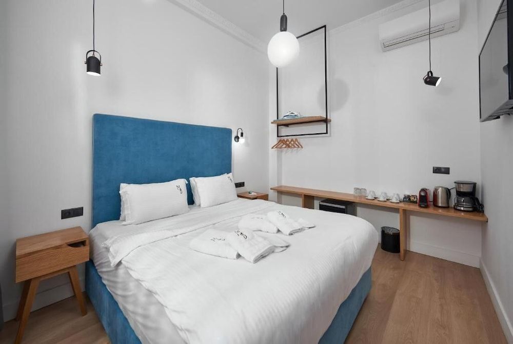 The Maroon Bottle Hotel 1