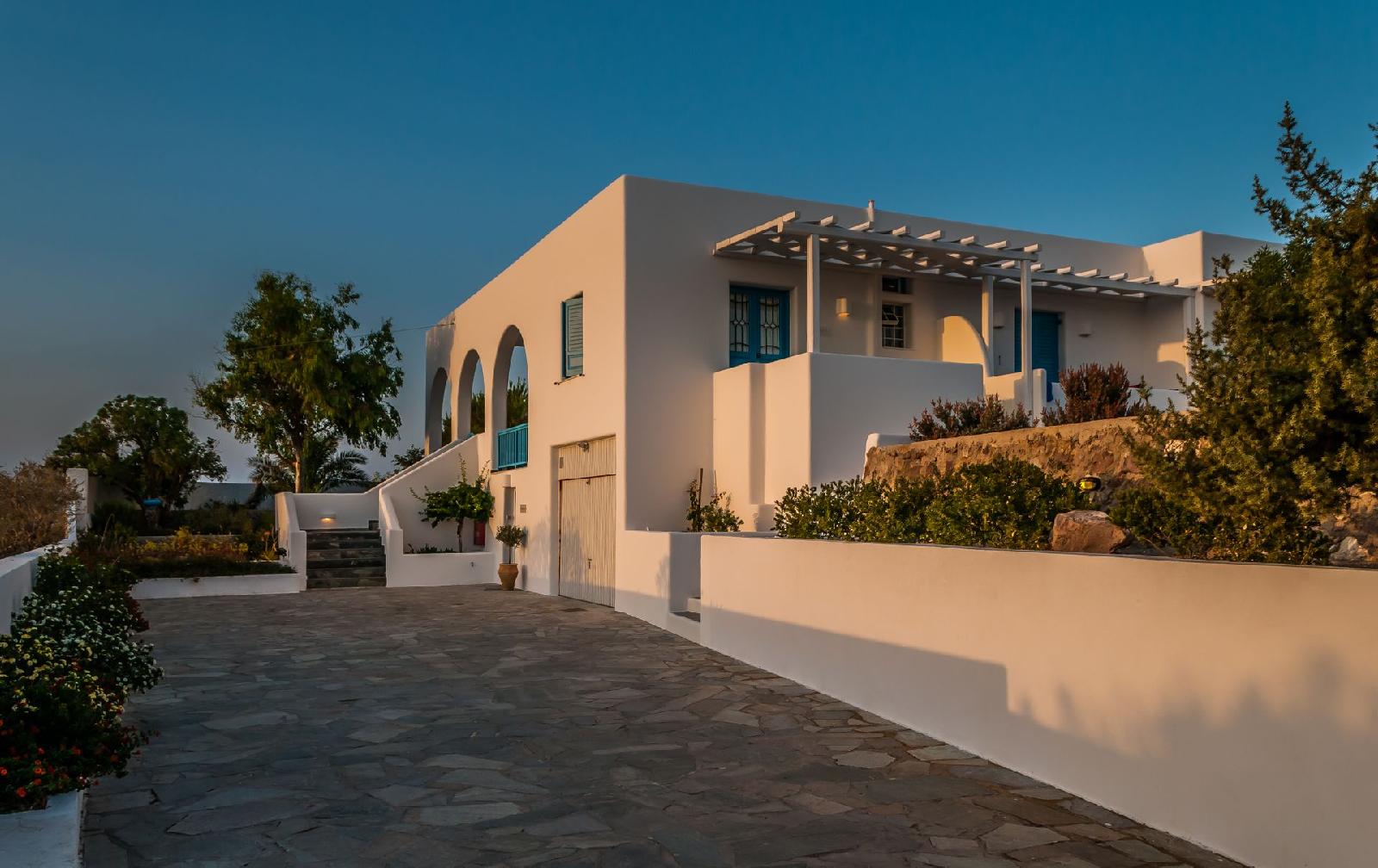 Eiriana Suites 1
