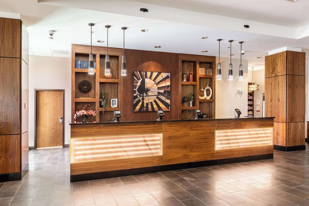 Drury Plaza Hotel Dallas Arlington 2