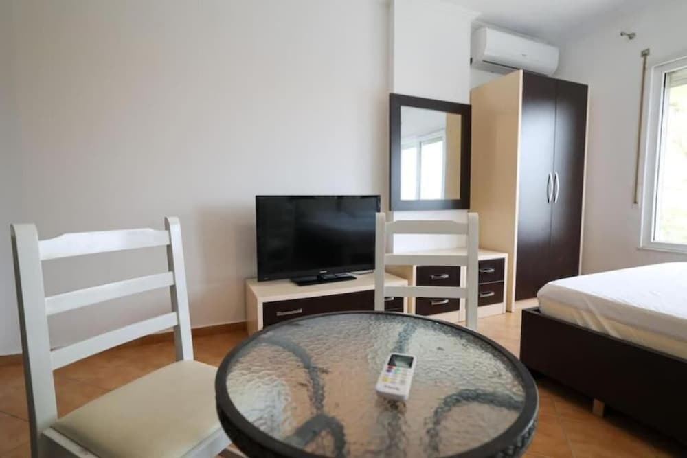 Tirent Apartment-Beachfront Studio at Shkembi i Kavajes 2
