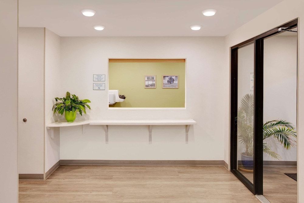 WoodSpring Suites Bakersfield East 2