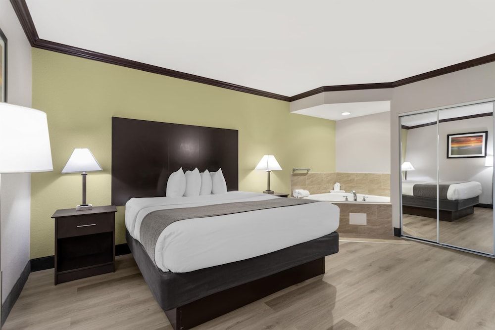 Best Western Asheville-Blue Ridge Parkway 1