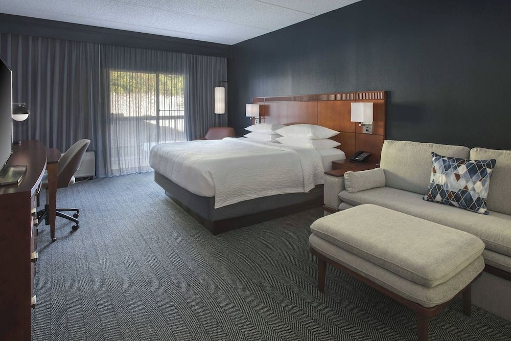 Courtyard by Marriott Norwalk 1